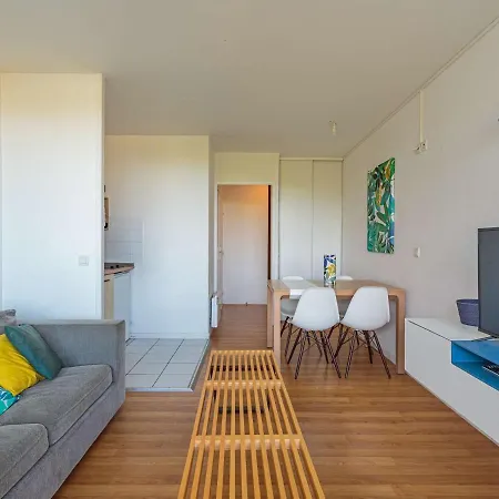 Appartement Lumineux Avec Piscine Proche De La